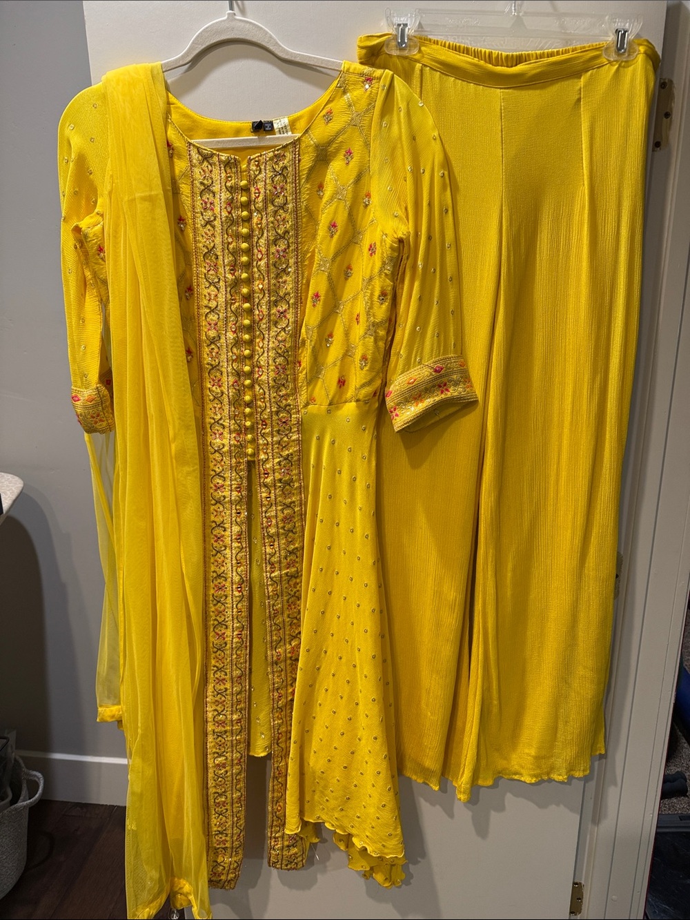 Indian size 38 yellow 3 piece 
No pet non smoking home